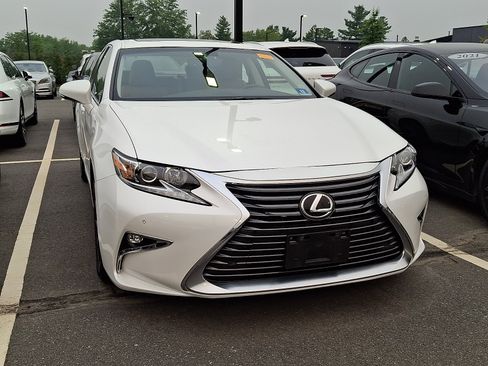 Used 2016 Lexus ES 350 w/ Navigation System Package FWD image 2