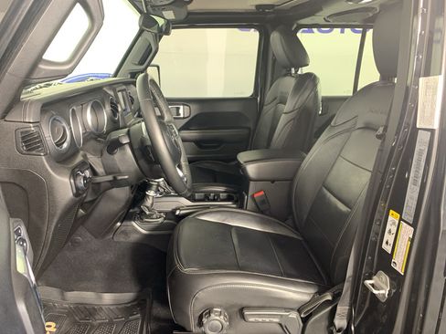 Used 2018 Jeep Wrangler Unlimited Sahara w/ Dual Top Group AWD/4WD image 15