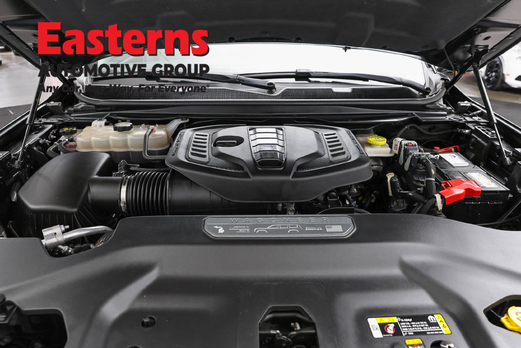 Used 2024 Jeep Wagoneer L Series II RWD image 9
