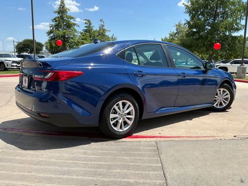 Used 2025 Toyota Camry LE FWD image 6