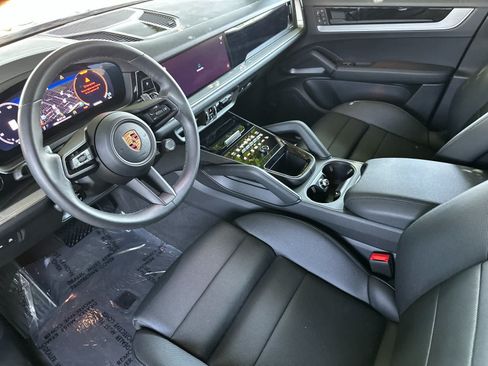 Certified 2026 Porsche Cayenne AWD/4WD image 4