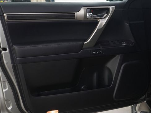 Used 2021 Lexus GX 460 Luxury w/ Accessory Package image 19