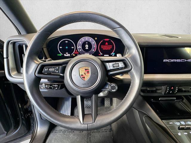 Certified 2025 Porsche Cayenne w/ Premium Package AWD/4WD image 14