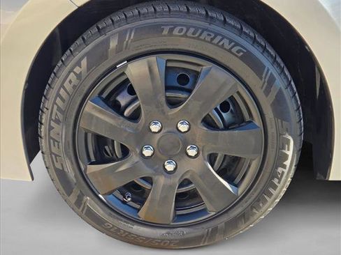 Used 2014 Toyota Corolla LE image 22