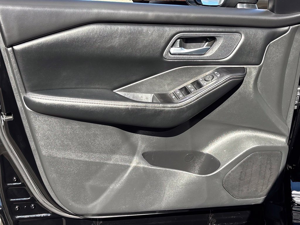 Certified 2026 Nissan Rogue SV FWD image 10