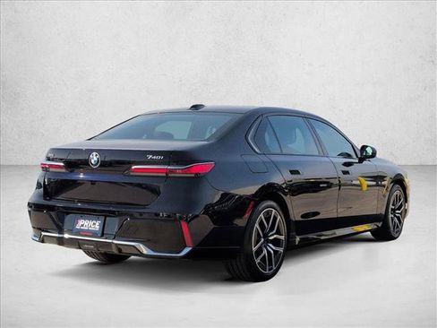 Used 2025 BMW 740i xDrive image 5