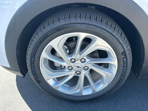 New 2027 Chevrolet Bolt LT w/ Comfort Package FWD image 31