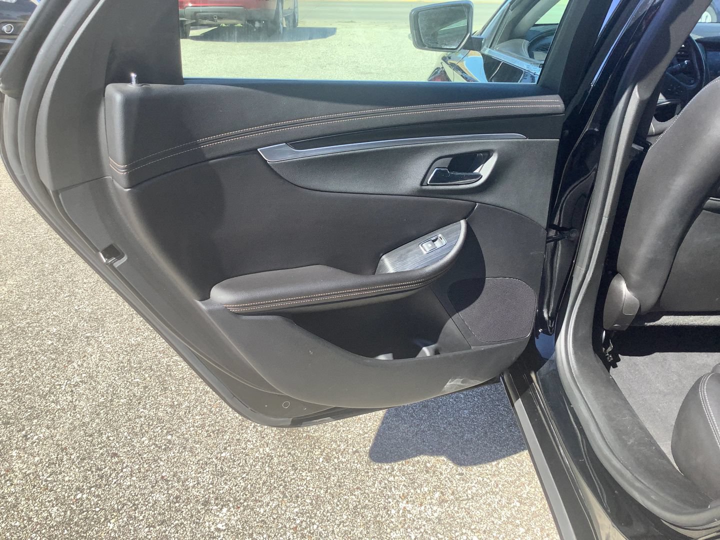 Used 2017 Chevrolet Impala LT FWD image 19