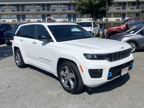 Used 2023 Jeep Grand Cherokee Overland w/ Advanced Protech Group III image 2