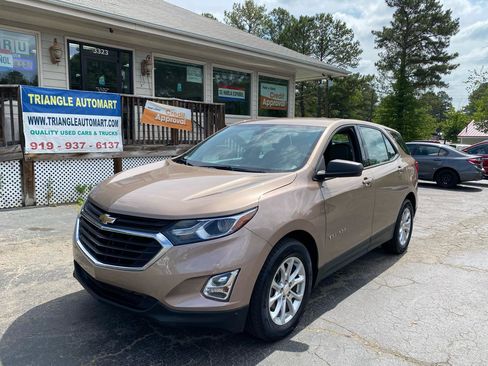 Used 2018 Chevrolet Equinox LS FWD image 1