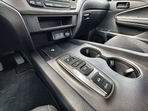 Used 2025 Honda Ridgeline Sport image 19