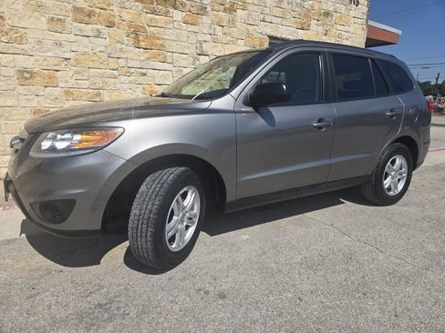 Used 2012 Hyundai Santa Fe GLS FWD image 2