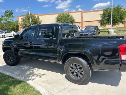 Used 2022 Toyota Tacoma SR5 w/ Technology Package image 4