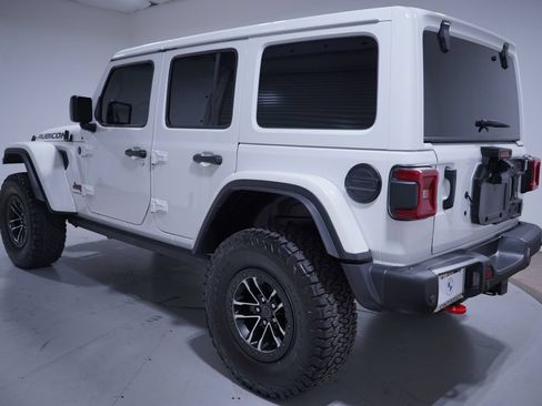 Used 2024 Jeep Wrangler Unlimited Rubicon AWD/4WD image 3