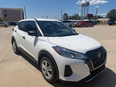 Used 2025 Nissan Kicks Play S FWD image 4