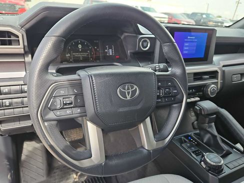 Used 2025 Toyota 4Runner SR5 AWD/4WD image 19