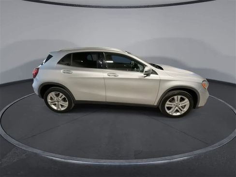Used 2019 Mercedes-Benz GLA 250 4MATIC image 9