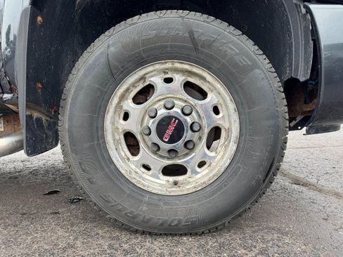 Used 2005 GMC Sierra 2500 SLE w/ Snow Plow Prep Package AWD/4WD image 13