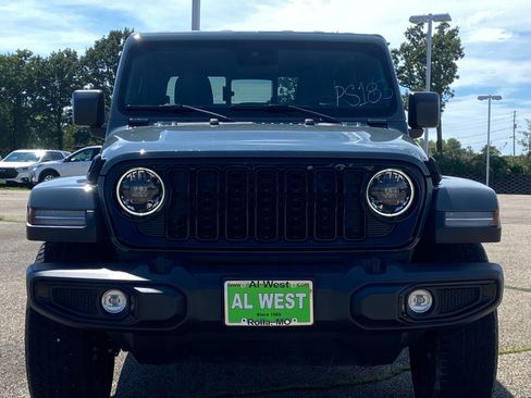 Used 2024 Jeep Gladiator Sport AWD/4WD image 6