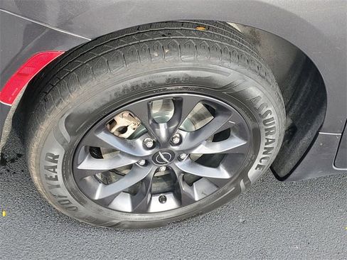 Certified 2021 Chrysler Pacifica Touring-L w/ Uconnect Theater Family Group image 5