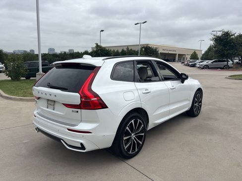 Certified 2025 Volvo XC60 B5 Plus w/ Protection Package Premier AWD/4WD image 5