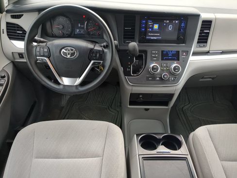 Used 2017 Toyota Sienna LE FWD image 13