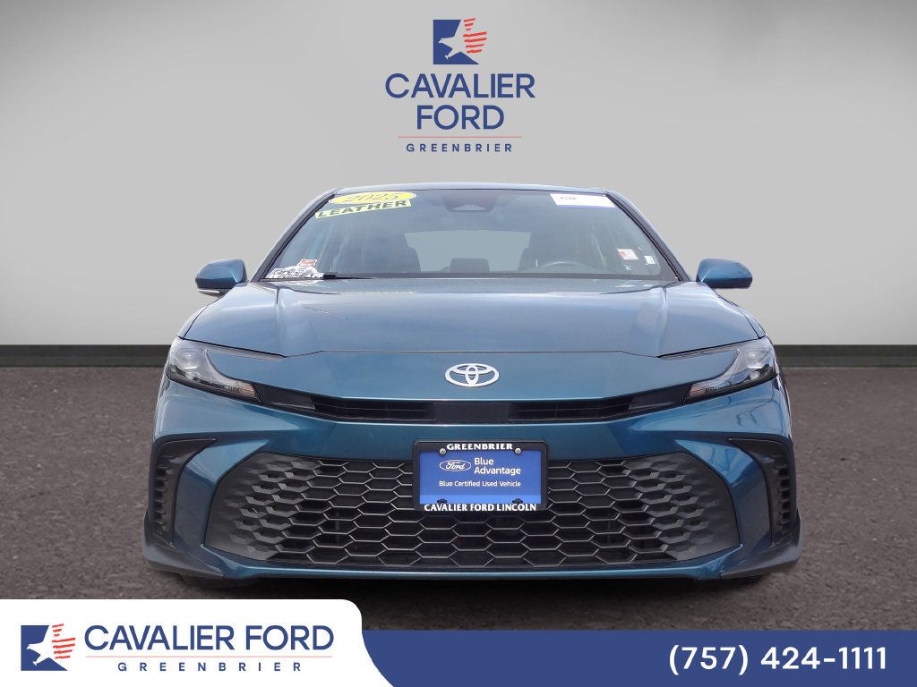 Used 2025 Toyota Camry SE FWD image 5