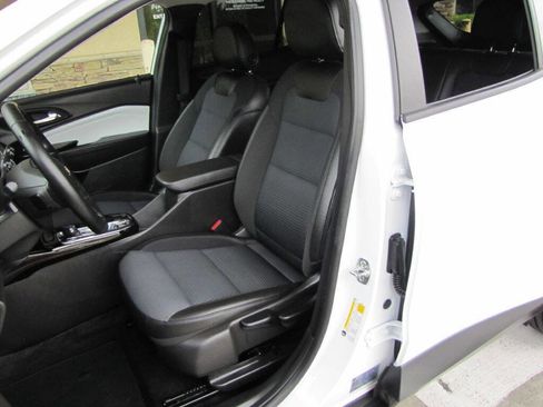 Used 2025 Chevrolet Trax LT w/ Driver Confidence Package FWD image 15