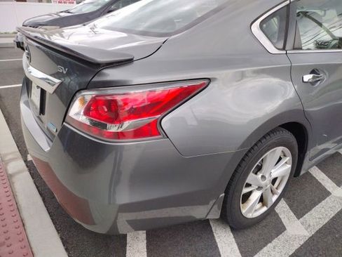 Used 2014 Nissan Altima 2.5 SV w/ Convenience Package FWD image 7