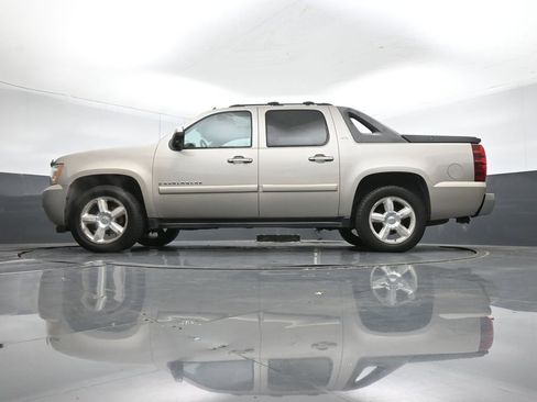 Used 2007 Chevrolet Avalanche LTZ w/ LTZ Preferred Equipment Group image 34