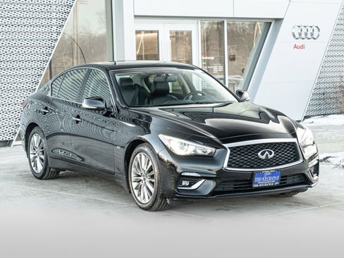 Used 2018 INFINITI Q50 Luxe w/ Essential Package (3.0T Luxe) image 2