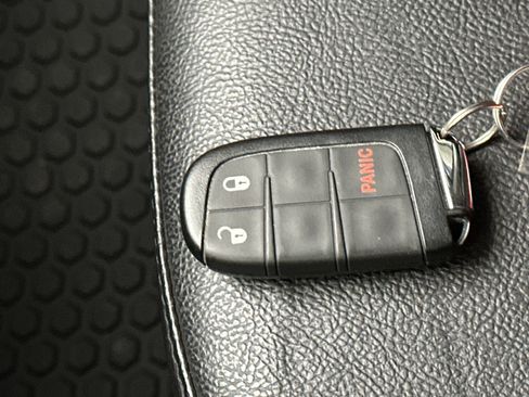 Used 2022 Jeep Compass Trailhawk AWD/4WD image 37