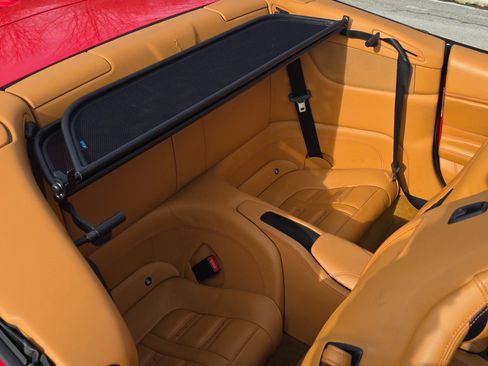 Used 2015 Ferrari California T image 21