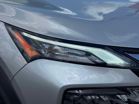 Used 2025 Nissan Rogue SV FWD image 9