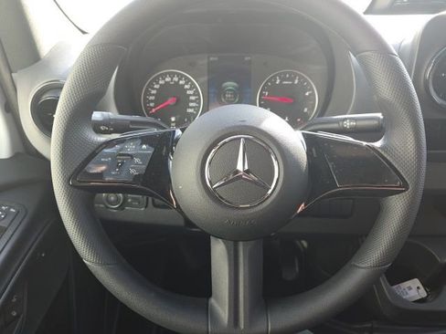 Used 2025 Mercedes-Benz Sprinter 2500 image 17