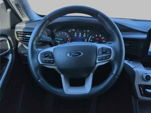Used 2022 Ford Explorer XLT image 15