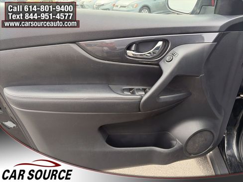 Used 2019 Nissan Rogue SV image 17