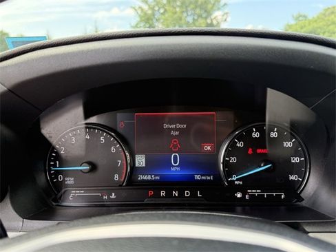 Used 2022 Ford Explorer XLT w/ Equipment Group 202A image 13