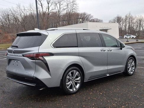Certified 2024 Toyota Sienna Platinum image 26