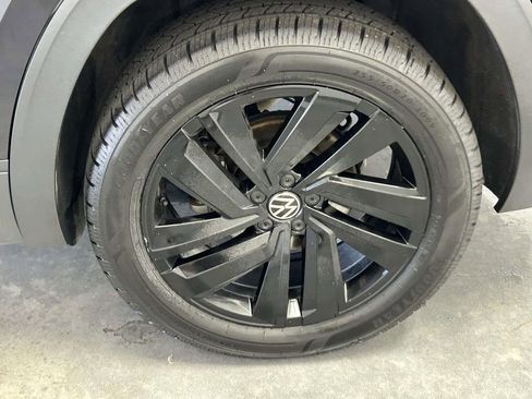 Used 2023 Volkswagen Atlas Cross Sport SE w/ Panoramic Sunroof Package FWD image 9