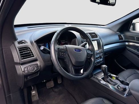 Certified 2018 Ford Explorer XLT w/ Equipment Group 202A image 11