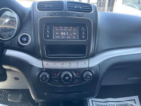 Used 2018 Dodge Journey SE w/ Blacktop Package FWD image 24