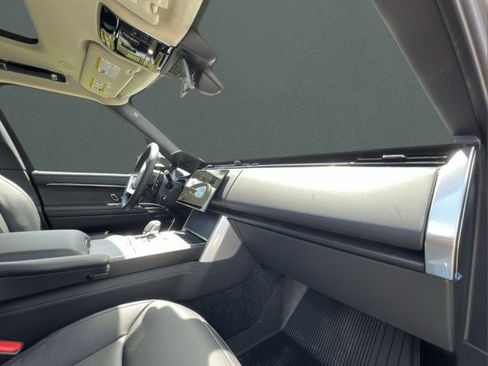 New 2025 Land Rover Range Rover Long Wheelbase SE image 23