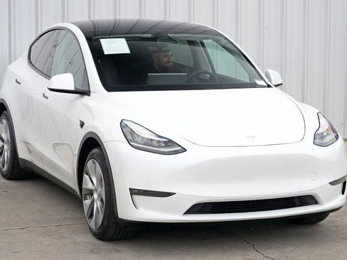 Used 2020 Tesla Model Y Long Range image 54