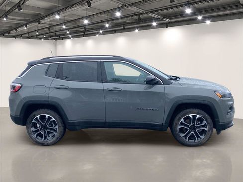 Used 2022 Jeep Compass Limited w/ Sun and Sound Group AWD/4WD image 8