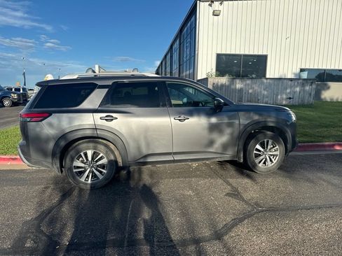 Used 2022 Nissan Pathfinder SL FWD image 4
