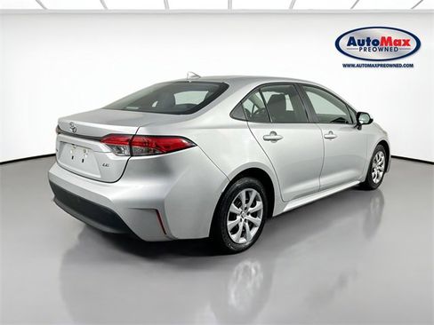 Used 2023 Toyota Corolla LE image 2