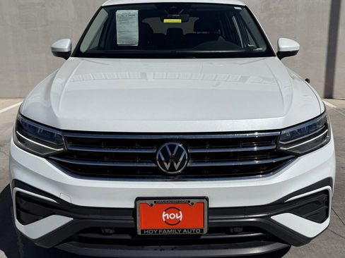 Used 2023 Volkswagen Tiguan SE w/ Panoramic Sunroof Package image 2