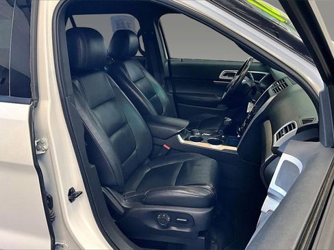 Used 2014 Ford Explorer XLT w/ Equipment Group 202A image 4