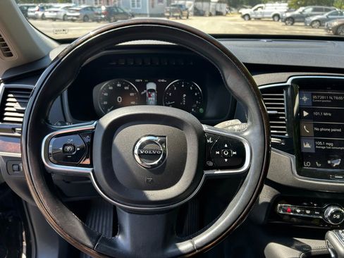 Used 2016 Volvo XC90 T6 Momentum w/ Momentum Plus Package image 16